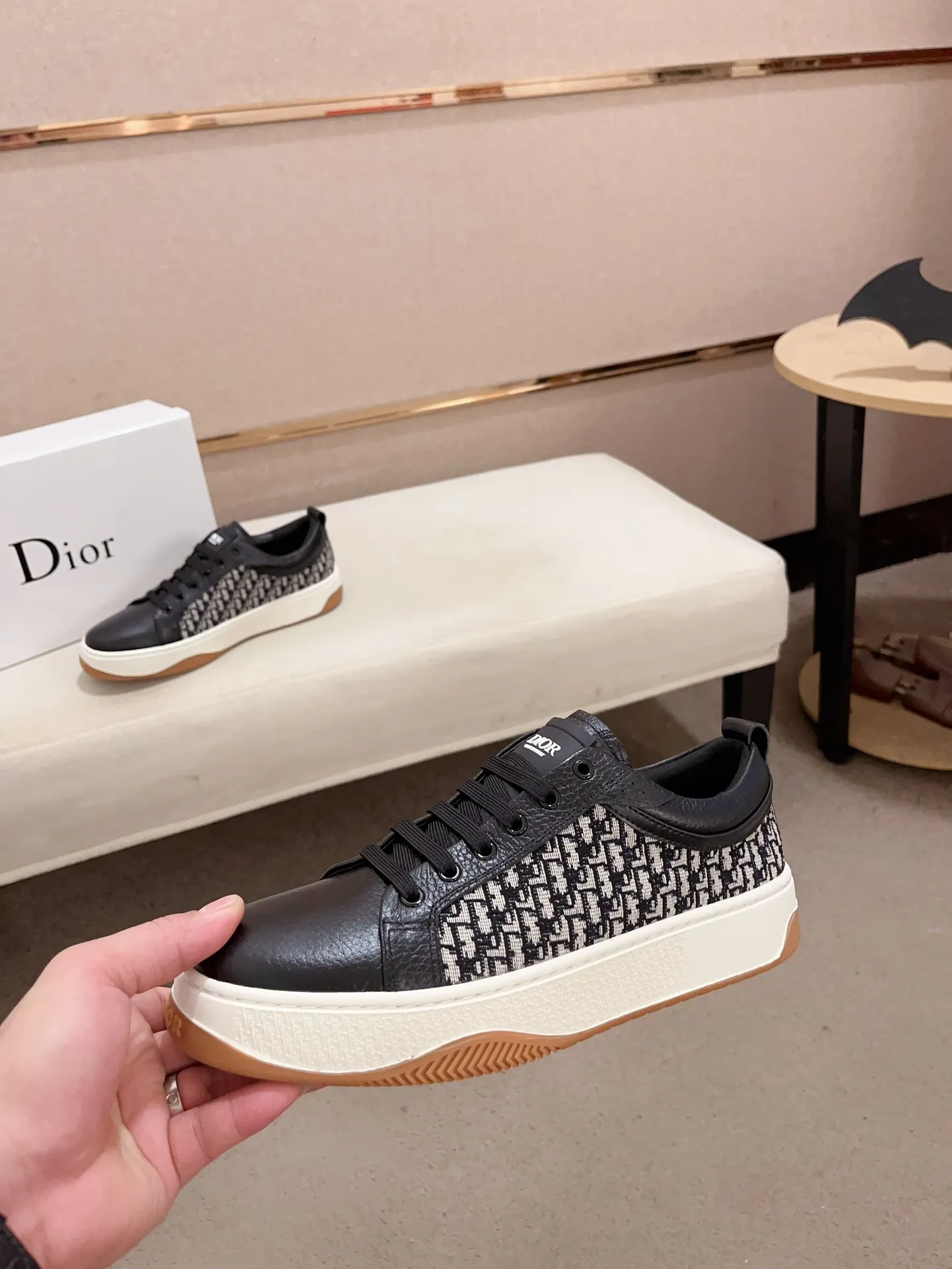 Factory price: 420💰[Dior·Dior] New casual sports style men's shoes, new spring and summer design, perfect workmanship, lace-up lazy style to create wardrobe quality, upper: imported first-layer cowhide, sheepskin lining is soft and comfortable, ultra-light TPU wear-resistant outsole, simple, versatile fashion men's shoes, excellent color code number 38--44. (Can be customized for 45 non-refundable)